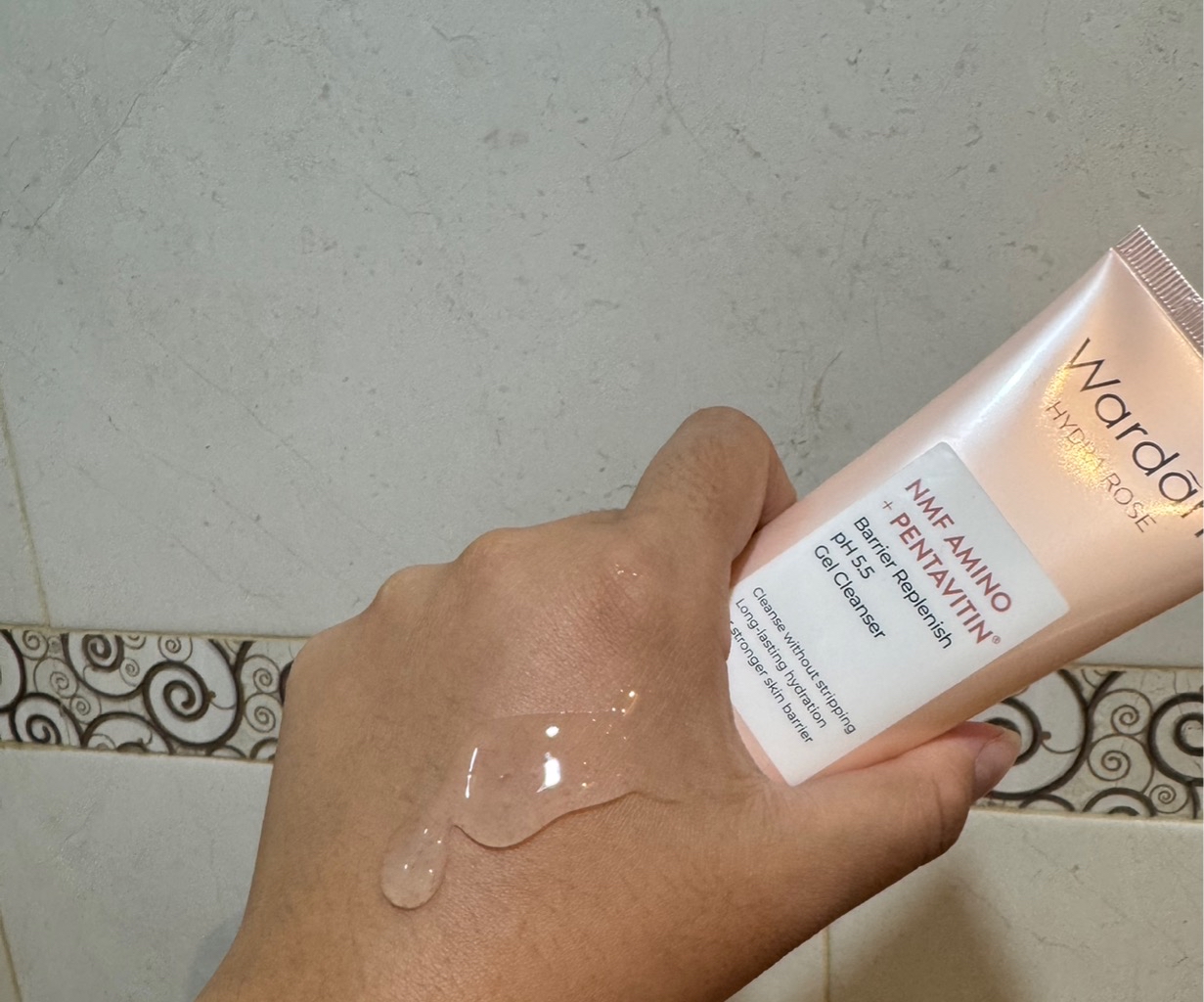Hydra Rose NMF Amino + Pentavitin Barrier Replenish pH 5.5 Gel Cleanser imgfdn-986443c2-e646-4f62-8954-848cb575a847