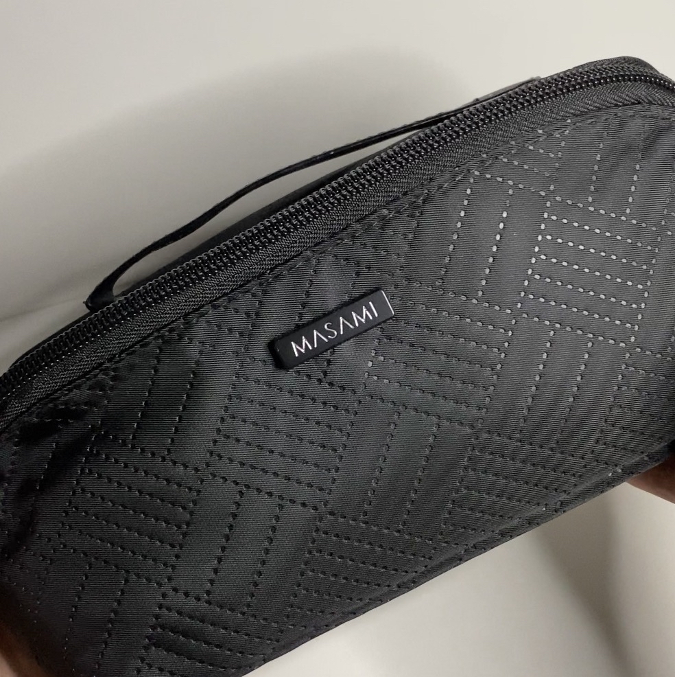 Airy Pouch In Carbon - Black S imgfdn-e8916256-dfc1-4057-8ed1-5fa958ef8de1