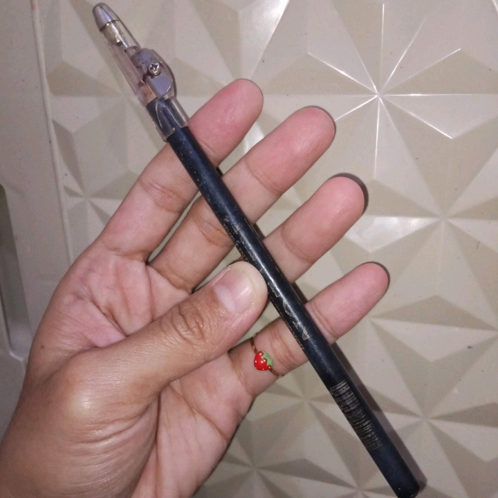 Eyebrow Pencil - Black imgfdn-bc9f6e7d-2866-49bf-b84a-8902f5e89d26