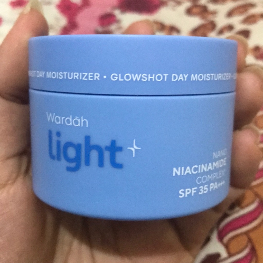 Glowshot Day Moisturizer imgfdn-9850c92d-e04a-495f-bb8b-4323aeb29de1