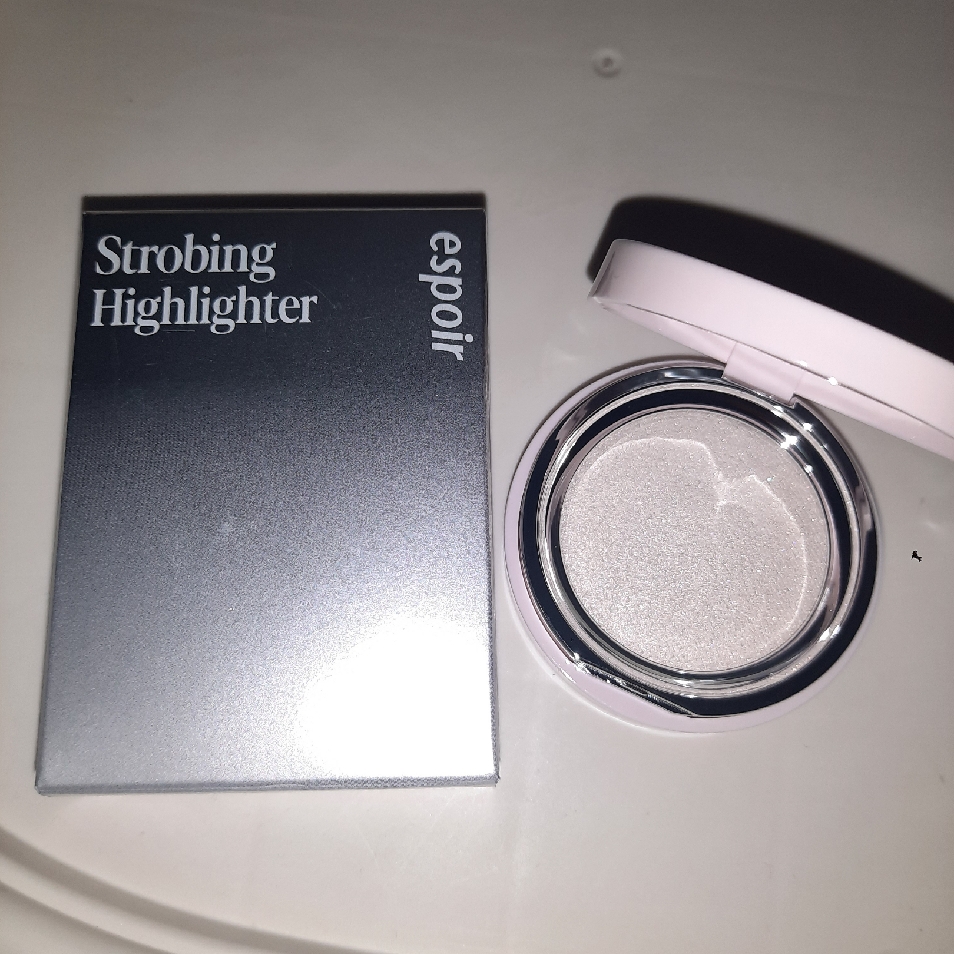 Strobing Highlighter - Venus imgfdn-85e57faa-56eb-43d1-a556-444eb60fb725