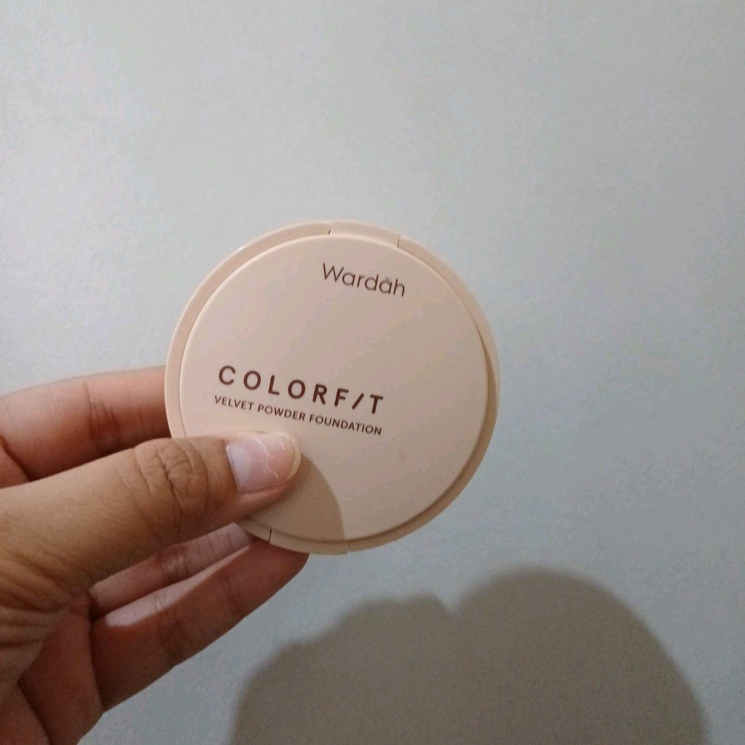 Colorfit Velvet Powder Foundation - 22N Light Ivory imgfdn-837c9878-94f5-450a-9dcf-99f4cf7eeb3d