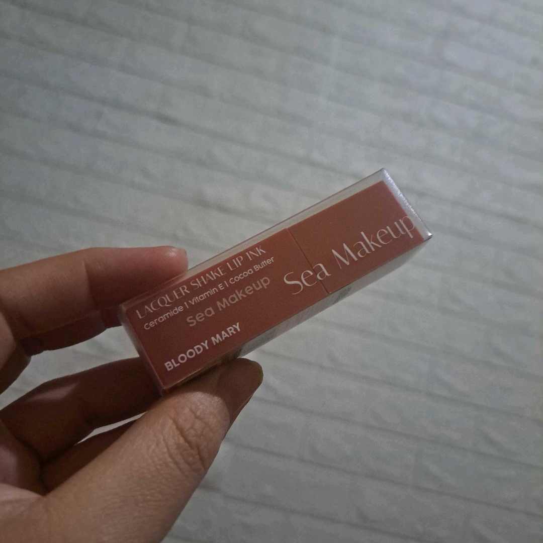 Lacquer Shake Lip Ink - Bloody Mary imgfdn-dfffdd41-1802-4e5f-9412-1ae10122320d