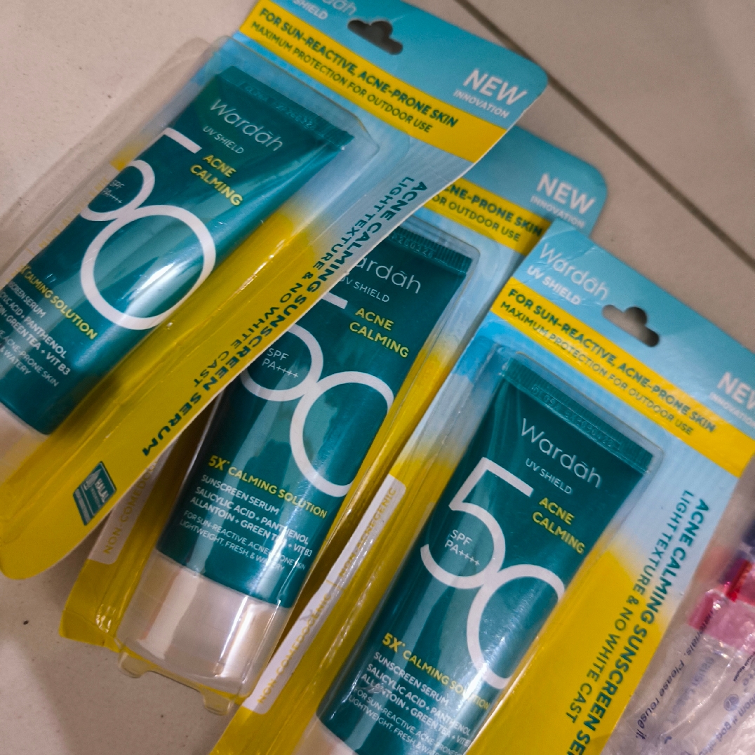 UV Shield Acne Calming Sunscreen Serum SPF 50 PA++++ imgfdn-b1084641-2d7e-4ed3-903e-84fbee7a7c97