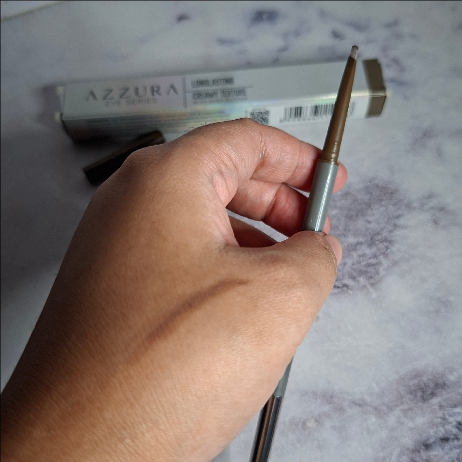 Natural Look Eyebrow Matic - Medium Brown imgfdn-82c1f929-1808-498a-99bf-9c826752618e