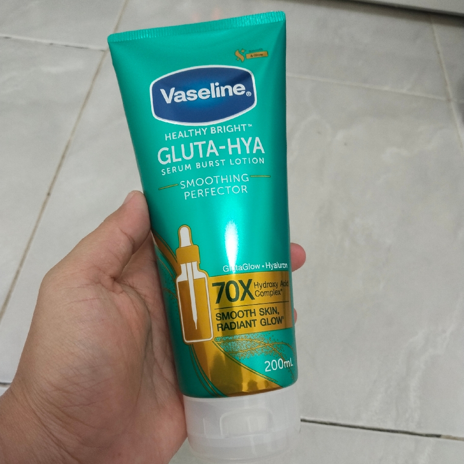 Healthy Bright Gluta-Hya Serum Burst Lotion - Smoothing Perfector imgfdn-bc901748-4c54-4d2a-b30c-a8f865f07bb7