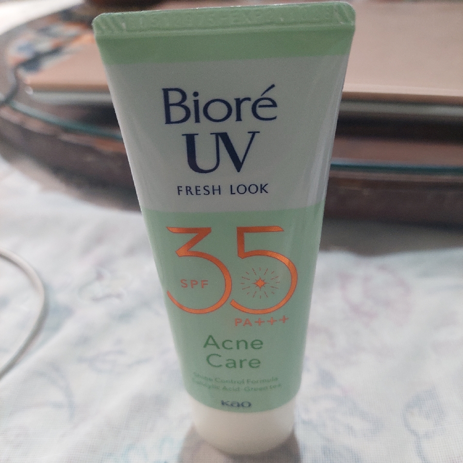 UV Fresh Look Acne Care SPF35  imgfdn-23106d42-4cc6-4e17-b588-c8e026a9791d