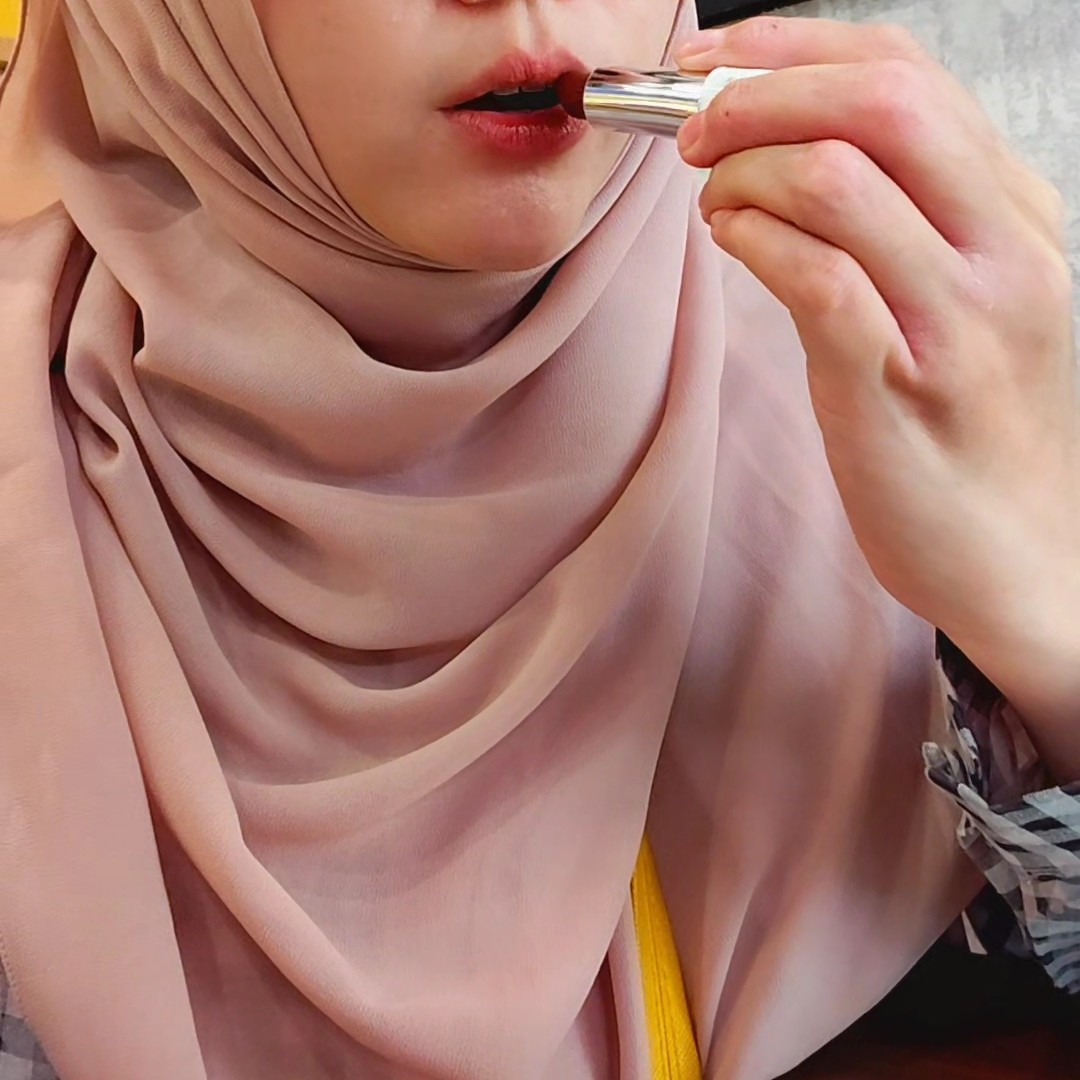 Lipstick - 610 imgfdn-3b7d1e4c-c265-4e6d-aaf7-58bb182183d9