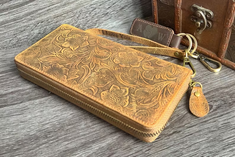 35 Best Valentine’s day Gift For Mom Warm Her Heart 72 Personalized-Women-Wallet