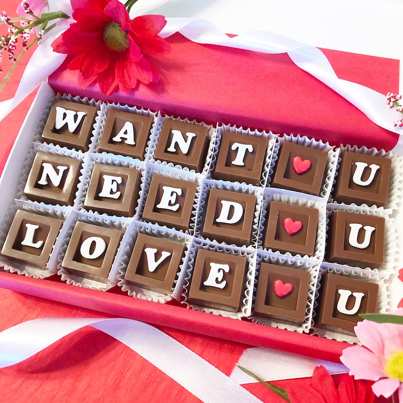 Top 10 Valentine Gifts for Girlfriend Sure to Love 20 Socola