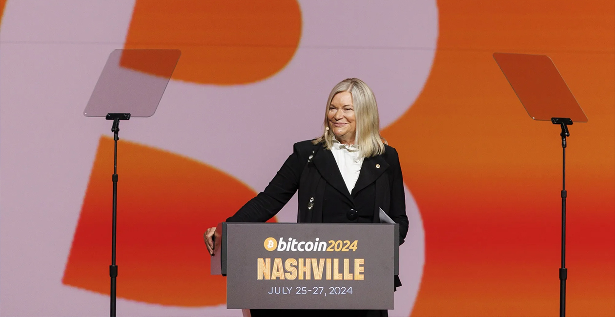 سناتور لومیس می‌گوید دارایی دیجیتال می‌تواند ابزار مقابله با بدهی ۳۶ تریلیون دلاری آمریکا باشد.