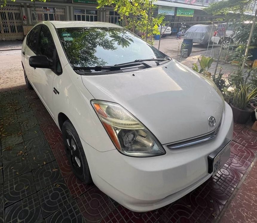 Buy Used Prius Half Option