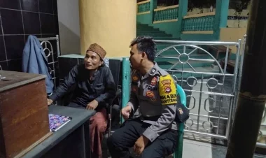 Patroli Dialogis Bhabinkamtibmas Polsek Cimanuk Sambangi Marbot Masjid