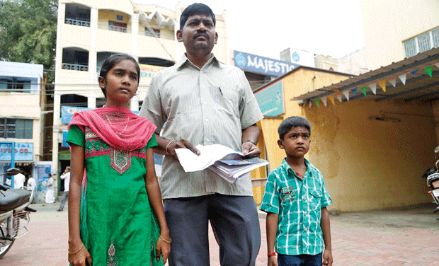 Kovai school sends out two kids over fee issue