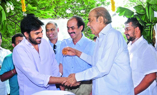 Actor Pawan Kalyan (Photo: DC) Actor Pawan Kalyan (Photo: DC)