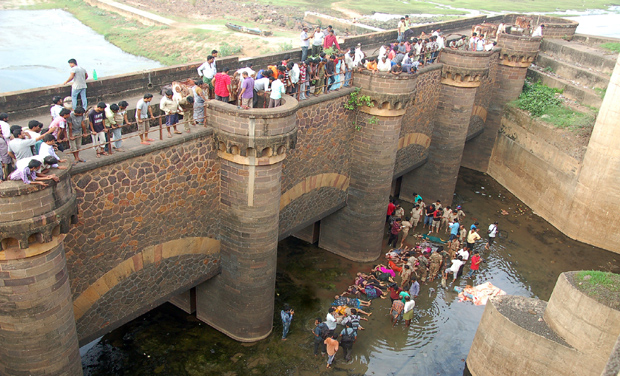 People travelling in the vehicle were fast asleep and died on the spot (Photo: Deccan Chronicle) People travelling in the vehicle were fast asleep and died on the spot (Photo: Deccan Chronicle)