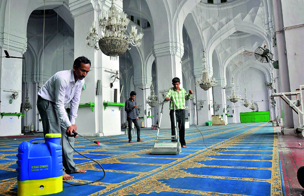 Australian machines are being used to clean carpets in Macca Masjid in preparation for Ramzan. (Photo: DECCAN CHRONICLE) Australian machines are being used to clean carpets in Macca Masjid in preparation for Ramzan. (Photo: DECCAN CHRONICLE)