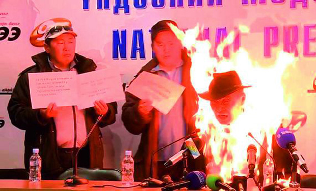 Man feared that the Chinese will bring in their own staff to operate the mines. (Photo: viaweb) Man feared that the Chinese will bring in their own staff to operate the mines. (Photo: viaweb)