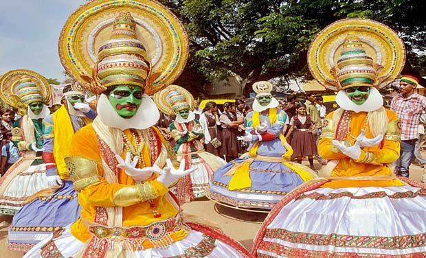 Folk artistes perform at Kannada Rajyotsava day celebrations in Hubballi on Saturday (Photo: KPN) Folk artistes perform at Kannada Rajyotsava day celebrations in Hubballi on Saturday (Photo: KPN)