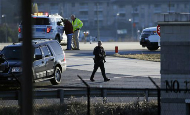 A police officer at Hartsfield-Jackson Atlanta International Airport where two airplanes were being searched after receiving bomb threats on January 24, 2015. (Photo: AP) A police officer at Hartsfield-Jackson Atlanta International Airport where two airplanes were being searched after receiving bomb threats on January 24, 2015. (Photo: AP)