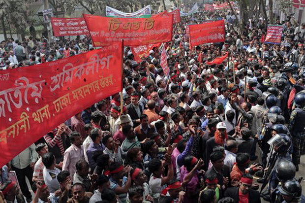 Supporters of National Transport Workers League, a wing of the ruling Awami League participate in a demonstration against the ongoing nationwide blockade and strike called by the opposition Bangladesh Nationalist Party (BNP) in Dhaka, Bangladesh. ( Supporters of National Transport Workers League, a wing of the ruling Awami League participate in a demonstration against the ongoing nationwide blockade and strike called by the opposition Bangladesh Nationalist Party (BNP) in Dhaka, Bangladesh. (