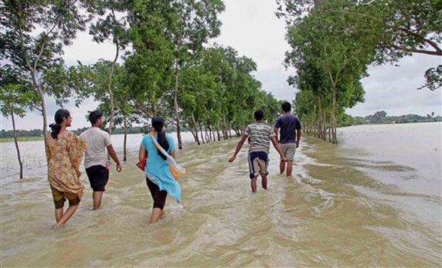 The MeT department recorded 143.2 mm rainfall in the last 24 hours till 5.30 pm today and has forecast heavy to very heavy rains in Gangetic West Bengal for another two days. (Photo: PTI) The MeT department recorded 143.2 mm rainfall in the last 24 hours till 5.30 pm today and has forecast heavy to very heavy rains in Gangetic West Bengal for another two days. (Photo: PTI)
