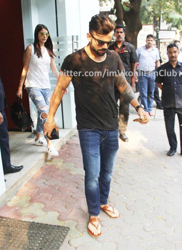 virat kohli in black t shirt