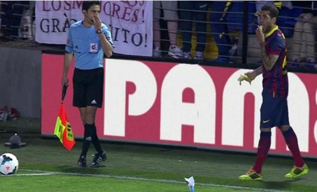 Dani Alves had a banana thrown at him. He picked it up and took a bite out of it before continuing on with the game. Photo: Screengrab Dani Alves had a banana thrown at him. He picked it up and took a bite out of it before continuing on with the game. Photo: Screengrab