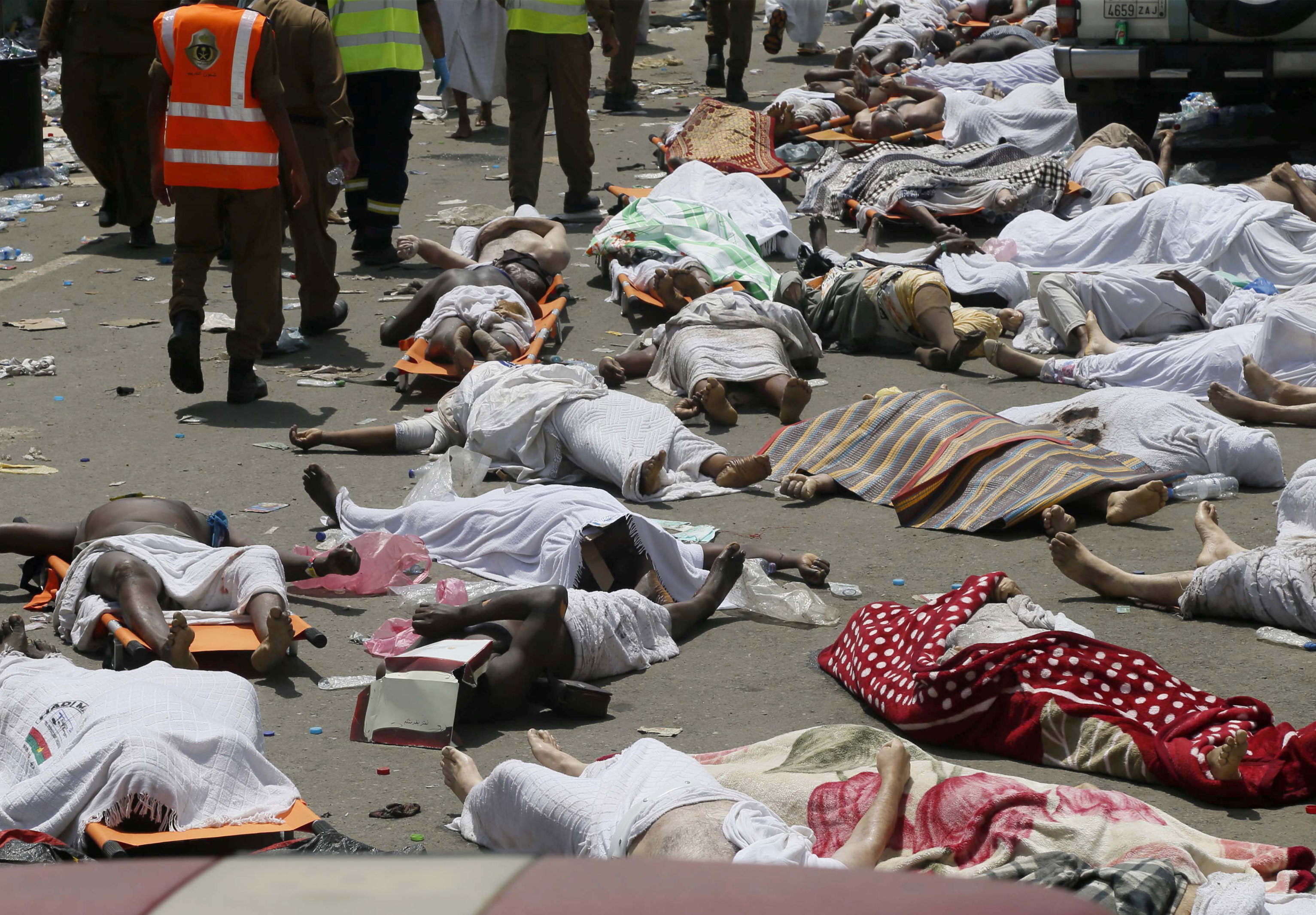 Bodies of people who died in a crush in Mina, Saudi Arabia during the annual hajj pilgrimage (Photo: AP) Bodies of people who died in a crush in Mina, Saudi Arabia during the annual hajj pilgrimage (Photo: AP)
