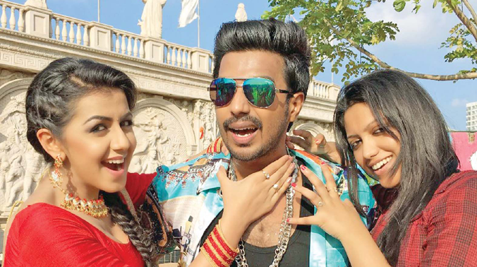 From the sets of Velainu Vandhutta Vellaikaaran From the sets of Velainu Vandhutta Vellaikaaran