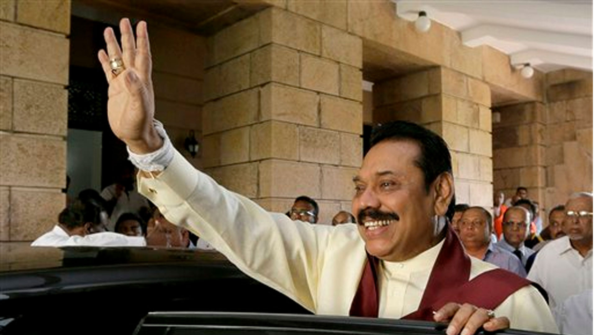 Defeated Sri Lankan president Mahinda Rajapaksa waves to his staff before leaving his office following election results in Colombo (Photo: AP) Defeated Sri Lankan president Mahinda Rajapaksa waves to his staff before leaving his office following election results in Colombo (Photo: AP)
