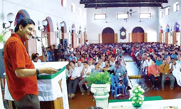 MES president Fazal Gafoor addresses a gathering at Chathamangalam college at Kozhikode on the ocassion of golden jubilee celebrations of MES on wednesday. (Photo: DC) MES president Fazal Gafoor addresses a gathering at Chathamangalam college at Kozhikode on the ocassion of golden jubilee celebrations of MES on wednesday. (Photo: DC)