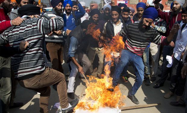 Kashmiri Sikhs kick a burning effigy of Gurmeet Ram Rahim Singh, chief of a religious sect Dera Sacha Sauda, during a protest against the killing of two Sikh boys, in Srinagar, Saturday, Oct. 17, 2015 (Photo: AP/Dar Yasin) Kashmiri Sikhs kick a burning effigy of Gurmeet Ram Rahim Singh, chief of a religious sect Dera Sacha Sauda, during a protest against the killing of two Sikh boys, in Srinagar, Saturday, Oct. 17, 2015 (Photo: AP/Dar Yasin)