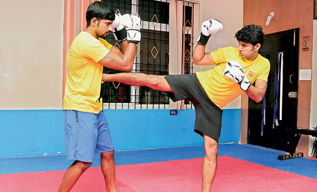 Muay tahi round house kick. (Photo: DC) Muay tahi round house kick. (Photo: DC)