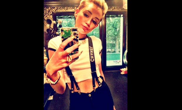 Singer Miley Cyrus, has a record of 121 selfies on Twitter Singer Miley Cyrus, has a record of 121 selfies on Twitter