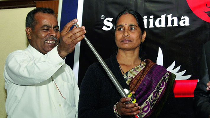 Badri Singh and his wife Asha with the device. (Photo: DC) Badri Singh and his wife Asha with the device. (Photo: DC)