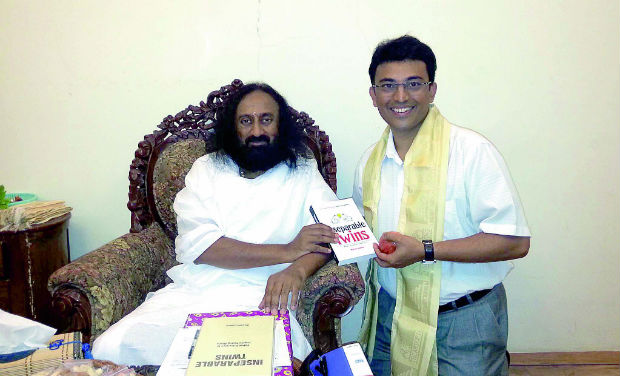 Naveen Lakkur with Sri Sri Ravi Shankar. Naveen Lakkur with Sri Sri Ravi Shankar.