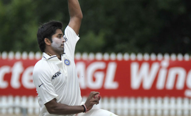 Karnataka pacer R Vinay Kumar picked up six wickets for 20 runs against Mumbai in the Ranji Trophy semifinal in Bangalore on Wednesday. (Photo: AFP) Karnataka pacer R Vinay Kumar picked up six wickets for 20 runs against Mumbai in the Ranji Trophy semifinal in Bangalore on Wednesday. (Photo: AFP)
