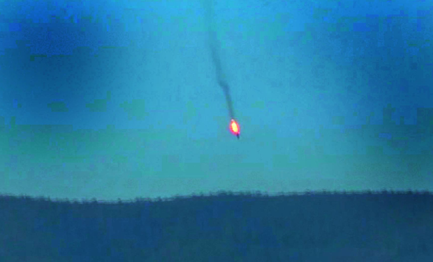 Videograb shows a Russian war plane on fire before crashing on a hill as seen from Hatay province on Tuesday (Photo: AP) Videograb shows a Russian war plane on fire before crashing on a hill as seen from Hatay province on Tuesday (Photo: AP)