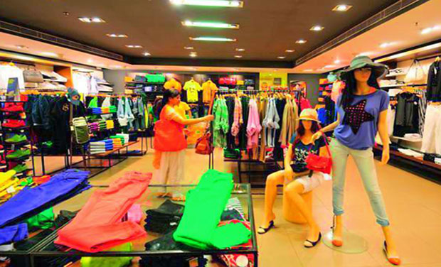 Offline retailers have come up with personalized tactics to draw new and old customers. Offline retailers have come up with personalized tactics to draw new and old customers.