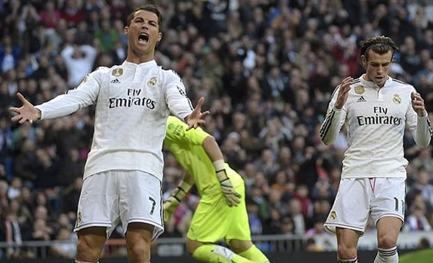 Gareth Bale drew both the reproach of some sectors of the stands and Ronaldo's ire when he didn't pass to his strike partner, instead rolling the ball wide during Real Madrid's tie against Espanyol. Photo: AFP Gareth Bale drew both the reproach of some sectors of the stands and Ronaldo's ire when he didn't pass to his strike partner, instead rolling the ball wide during Real Madrid's tie against Espanyol. Photo: AFP