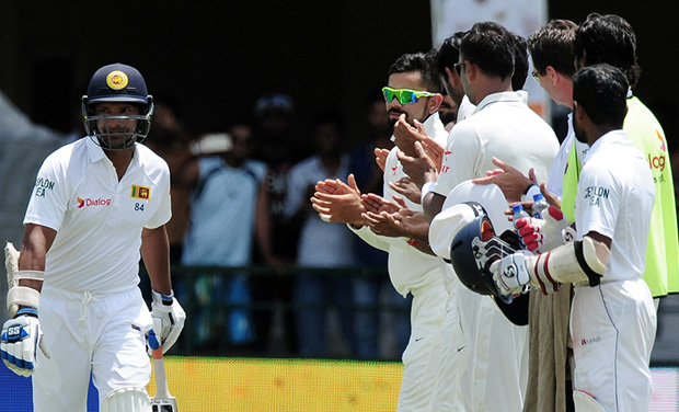 Sri Lankan batting legend Kumar Sangakkara was accorded a warm welcome as he walked out to bat with the rival Indian team forming a guard of honour to applaud the veteran cricketer. (Photo: AFP) Sri Lankan batting legend Kumar Sangakkara was accorded a warm welcome as he walked out to bat with the rival Indian team forming a guard of honour to applaud the veteran cricketer. (Photo: AFP)