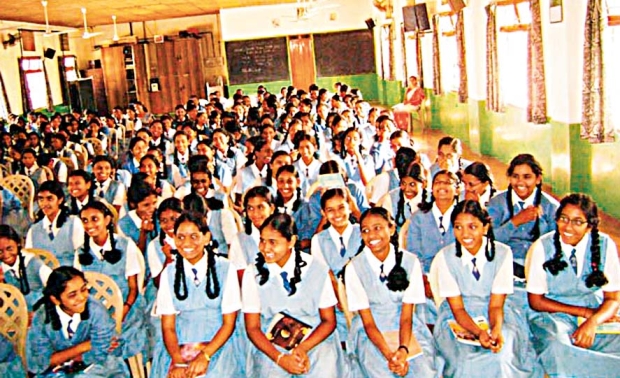 More than 5,000 private schools in the state have decided to knock on the doors of the Department of Public Instruction More than 5,000 private schools in the state have decided to knock on the doors of the Department of Public Instruction
