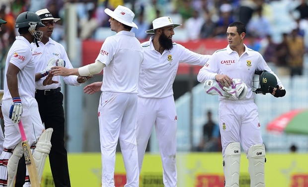 South Africa wicketkeeper Quinton de Kock has been fined 75 per cent of his match fee for nudging Bangladesh opening batsman Tamim Iqbal during their opening Test at Chittagong. (Photo: AFP) South Africa wicketkeeper Quinton de Kock has been fined 75 per cent of his match fee for nudging Bangladesh opening batsman Tamim Iqbal during their opening Test at Chittagong. (Photo: AFP)