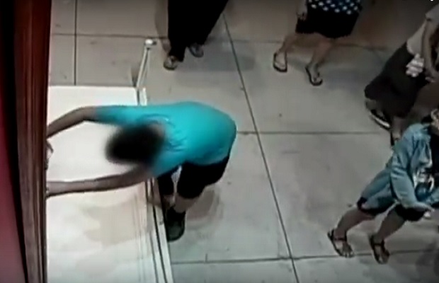 'The child fell and pressed onto the painting, putting a fist-sized tear in it,' said an employee at TST Art of Discovery, which organised The Face of Leonardo exhibition in Taipei. (Photo: Screen grab) 'The child fell and pressed onto the painting, putting a fist-sized tear in it,' said an employee at TST Art of Discovery, which organised The Face of Leonardo exhibition in Taipei. (Photo: Screen grab)