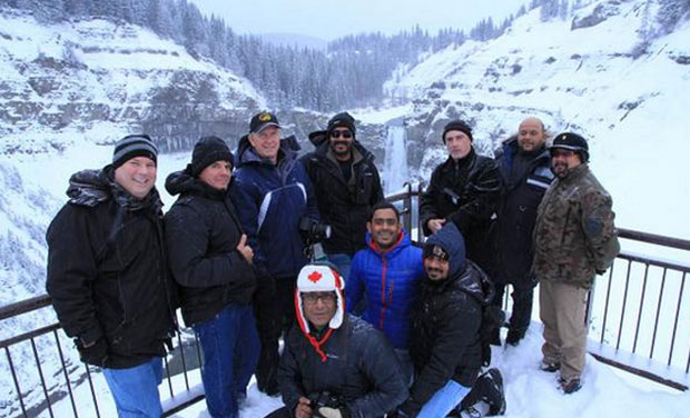 Ajay Devgn poses with the film's crew. (Pic Courtesy: Twitter) Ajay Devgn poses with the film's crew. (Pic Courtesy: Twitter)