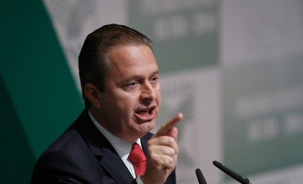 Brazilian presidential race candidate, Eduardo Campos, dies in a plane crash with six others (Photo: AP) Brazilian presidential race candidate, Eduardo Campos, dies in a plane crash with six others (Photo: AP)