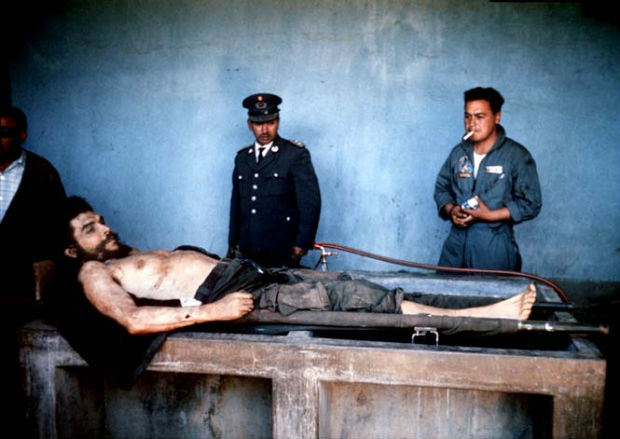 A picture taken on October 10, 1967 shows the body of Ernesto "Che" Guevara, the Argentine-born hero of Latin American revolutionaries is on public display in Vallegrande. (Photo: AFP) A picture taken on October 10, 1967 shows the body of Ernesto "Che" Guevara, the Argentine-born hero of Latin American revolutionaries is on public display in Vallegrande. (Photo: AFP)