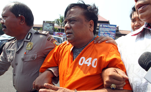 Chotta Rajan is escorted by police officers for questioning in Bali, Indonesia (Photo: AP) Chotta Rajan is escorted by police officers for questioning in Bali, Indonesia (Photo: AP)