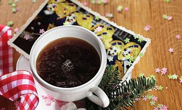 Excess of coffee causes insomnia, hallucinations, vitamin deficiency, several types of cancer and in rare cases, death, researchers said. (www.visualphotos.com) Excess of coffee causes insomnia, hallucinations, vitamin deficiency, several types of cancer and in rare cases, death, researchers said. (www.visualphotos.com)